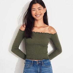 Hollister off the shoulder long sleeve NWT!